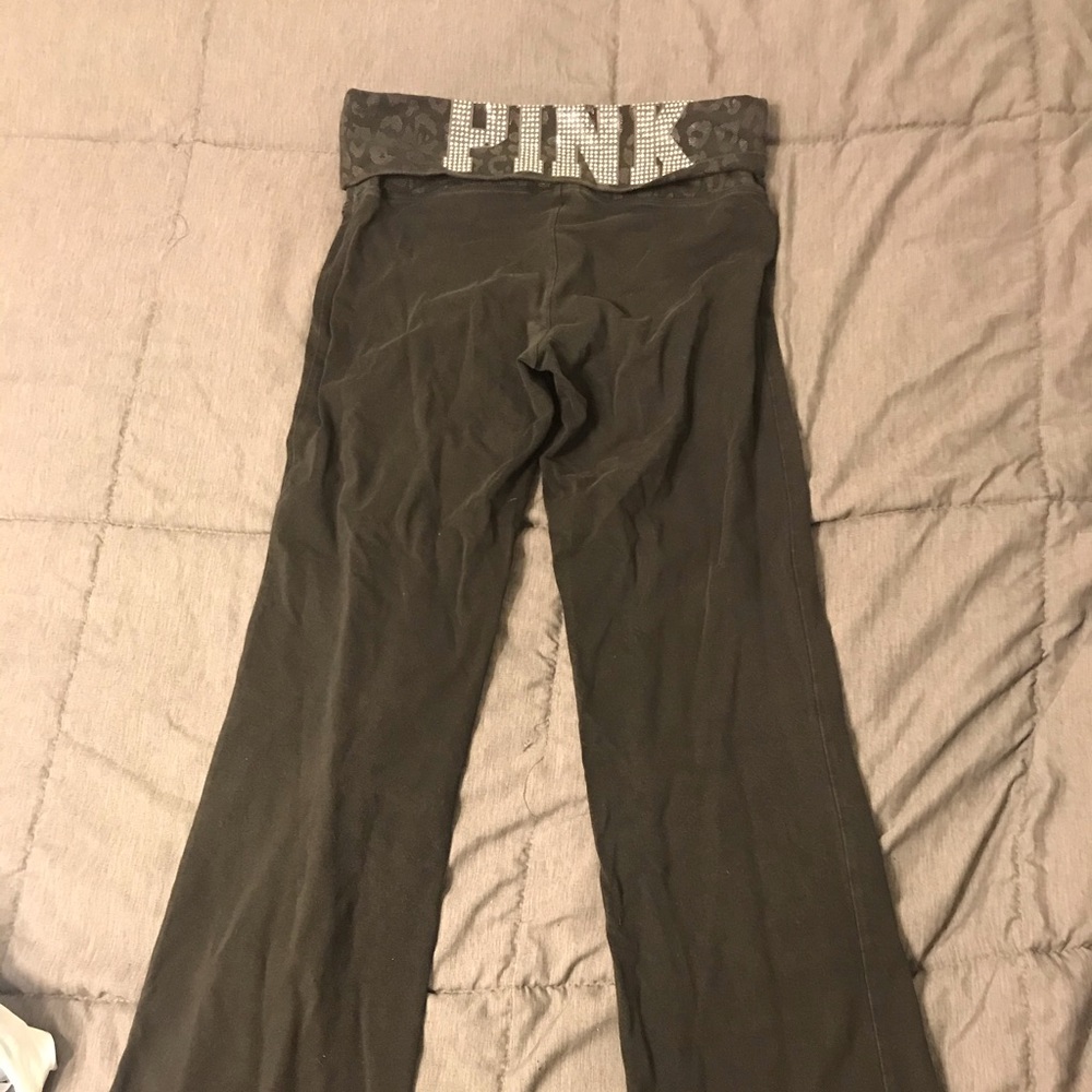 Pink yoga pants (bootleg)